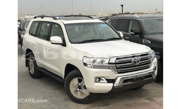 Buy Import Toyota Land Cruiser White Car in Import - Dubai in Central Buy Import Toyota Land Cruiser White Car in Import - Dubai in Central
