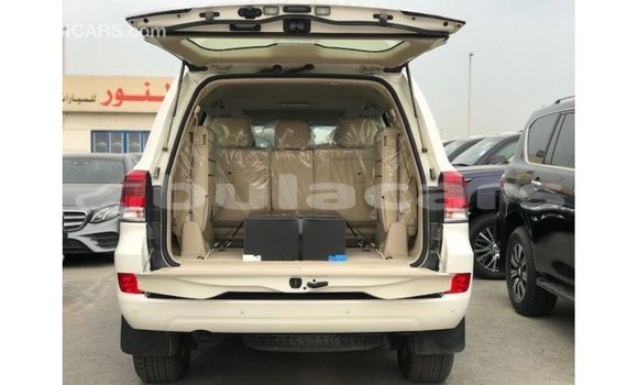 Buy Import Toyota Land Cruiser White Car in Import - Dubai in Central Buy Import Toyota Land Cruiser White Car in Import - Dubai in Central