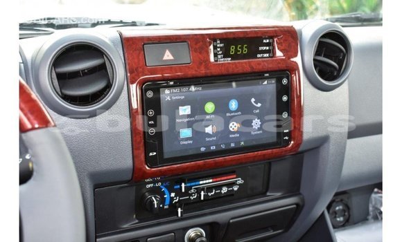 Acheter Import Voiture Toyota Land Cruiser Gris à Import - Dubai, Central Acheter Import Voiture Toyota Land Cruiser Gris à Import - Dubai, Central