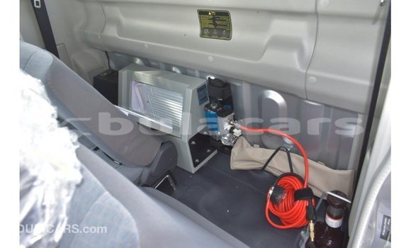 Acheter Import Voiture Toyota Land Cruiser Gris à Import - Dubai, Central Acheter Import Voiture Toyota Land Cruiser Gris à Import - Dubai, Central