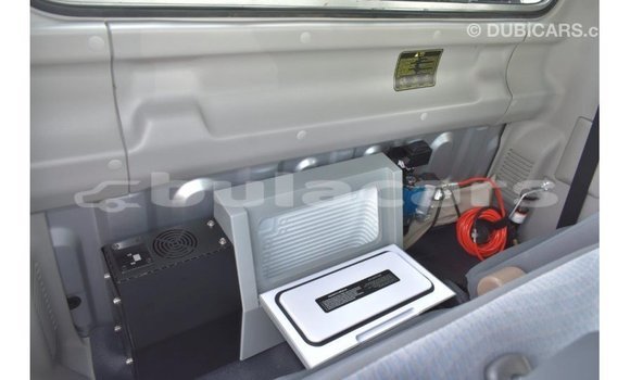 Acheter Import Voiture Toyota Land Cruiser Gris à Import - Dubai, Central Acheter Import Voiture Toyota Land Cruiser Gris à Import - Dubai, Central