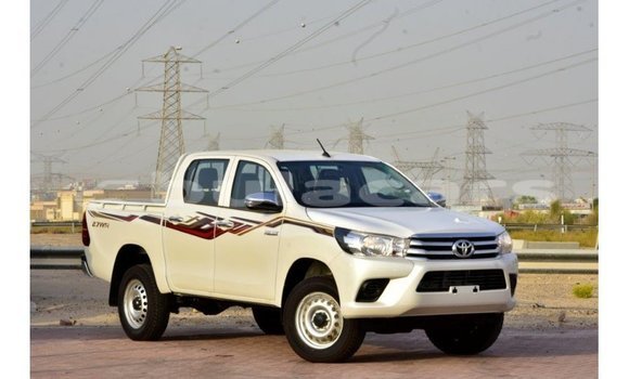Acheter Import Voiture Toyota Hilux Blanc à Import - Dubai, Central Acheter Import Voiture Toyota Hilux Blanc à Import - Dubai, Central