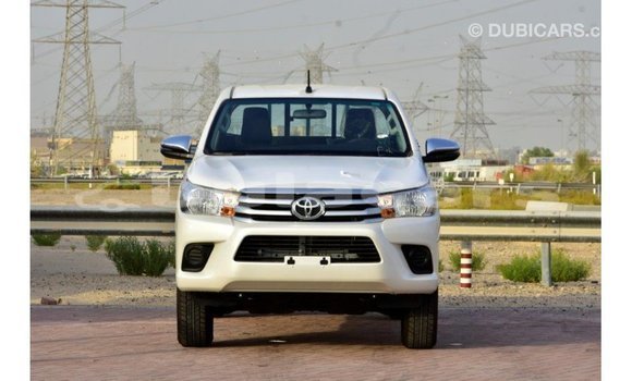 Acheter Import Voiture Toyota Hilux Blanc à Import - Dubai, Central Acheter Import Voiture Toyota Hilux Blanc à Import - Dubai, Central