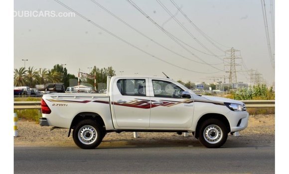 Acheter Import Voiture Toyota Hilux Blanc à Import - Dubai, Central Acheter Import Voiture Toyota Hilux Blanc à Import - Dubai, Central