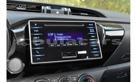 Acheter Import Voiture Toyota Hilux Blanc à Import - Dubai, Central Acheter Import Voiture Toyota Hilux Blanc à Import - Dubai, Central