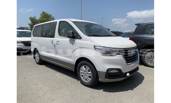 Acheter Import Voiture Hyundai Accent Blanc à Import - Dubai, Central Acheter Import Voiture Hyundai Accent Blanc à Import - Dubai, Central