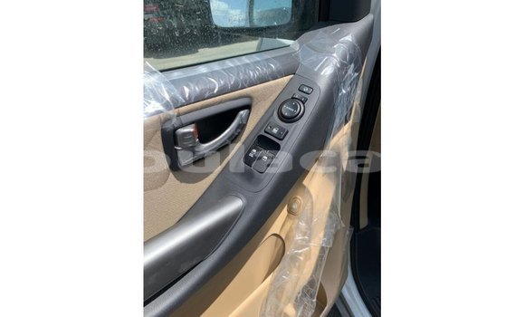 Acheter Import Voiture Hyundai Accent Blanc à Import - Dubai, Central Acheter Import Voiture Hyundai Accent Blanc à Import - Dubai, Central