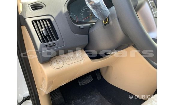 Acheter Import Voiture Hyundai Accent Blanc à Import - Dubai, Central Acheter Import Voiture Hyundai Accent Blanc à Import - Dubai, Central