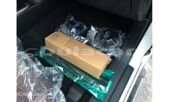 Buy Import Toyota 4Runner White Car in Import - Dubai in Central Buy Import Toyota 4Runner White Car in Import - Dubai in Central