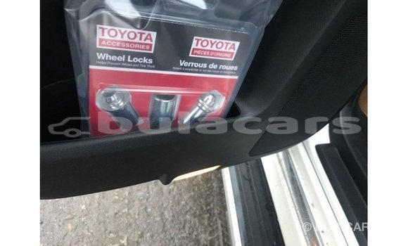 Buy Import Toyota 4Runner White Car in Import - Dubai in Central Buy Import Toyota 4Runner White Car in Import - Dubai in Central