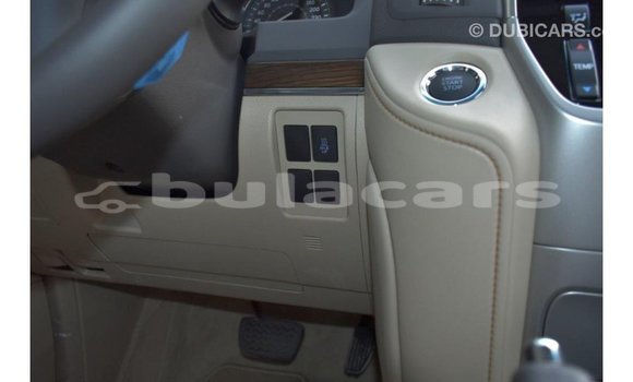 Acheter Import Voiture Toyota Land Cruiser Blanc à Import - Dubai, Central Acheter Import Voiture Toyota Land Cruiser Blanc à Import - Dubai, Central