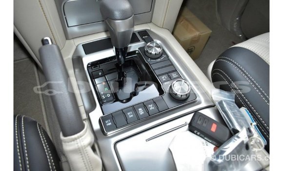 Acheter Import Voiture Toyota Land Cruiser Blanc à Import - Dubai, Central Acheter Import Voiture Toyota Land Cruiser Blanc à Import - Dubai, Central