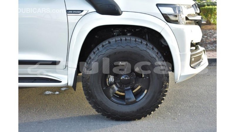 Big with watermark toyota land cruiser central import dubai 6964