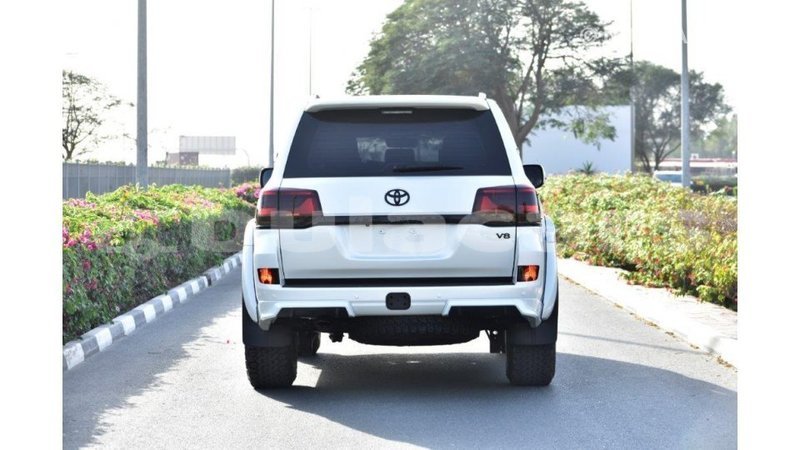 Big with watermark toyota land cruiser central import dubai 6964