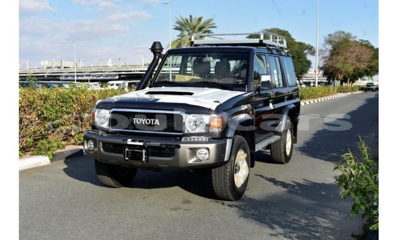 Acheter Import Voiture Toyota Land Cruiser Gris à Import - Dubai, Central Acheter Import Voiture Toyota Land Cruiser Gris à Import - Dubai, Central