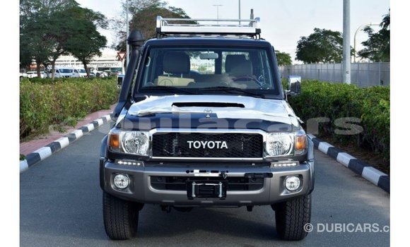 Acheter Import Voiture Toyota Land Cruiser Gris à Import - Dubai, Central Acheter Import Voiture Toyota Land Cruiser Gris à Import - Dubai, Central