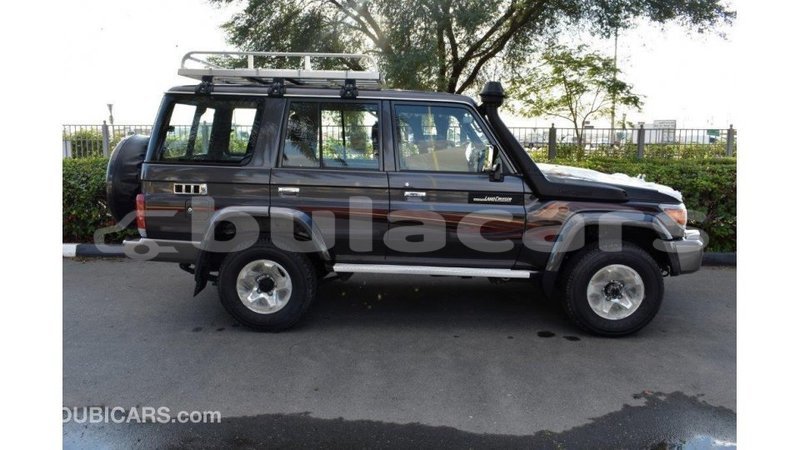 Big with watermark toyota land cruiser central import dubai 6970