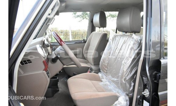 Acheter Import Voiture Toyota Land Cruiser Gris à Import - Dubai, Central Acheter Import Voiture Toyota Land Cruiser Gris à Import - Dubai, Central