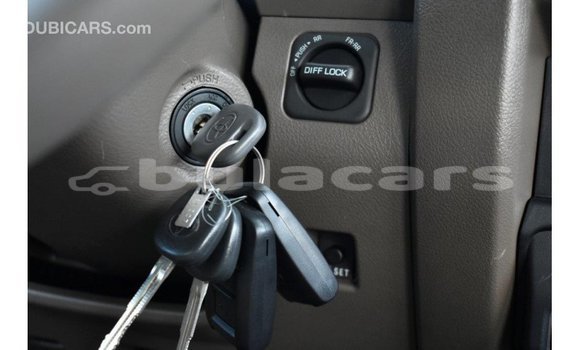 Acheter Import Voiture Toyota Land Cruiser Gris à Import - Dubai, Central Acheter Import Voiture Toyota Land Cruiser Gris à Import - Dubai, Central