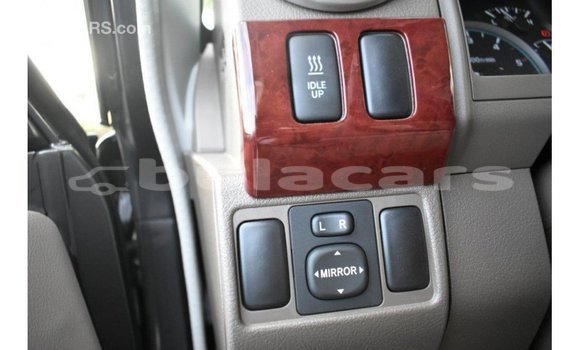 Acheter Import Voiture Toyota Land Cruiser Gris à Import - Dubai, Central Acheter Import Voiture Toyota Land Cruiser Gris à Import - Dubai, Central