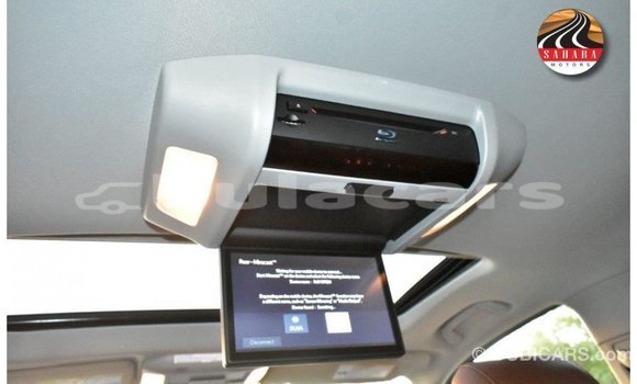 Acheter Import Voiture Toyota Sequoia Blanc à Import - Dubai, Central Acheter Import Voiture Toyota Sequoia Blanc à Import - Dubai, Central