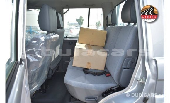 Acheter Import Voiture Toyota Land Cruiser Gris à Import - Dubai, Central Acheter Import Voiture Toyota Land Cruiser Gris à Import - Dubai, Central