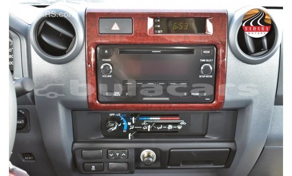 Acheter Import Voiture Toyota Land Cruiser Gris à Import - Dubai, Central Acheter Import Voiture Toyota Land Cruiser Gris à Import - Dubai, Central