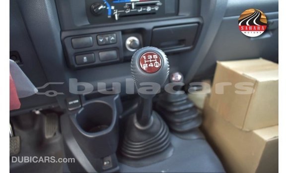 Acheter Import Voiture Toyota Land Cruiser Gris à Import - Dubai, Central Acheter Import Voiture Toyota Land Cruiser Gris à Import - Dubai, Central