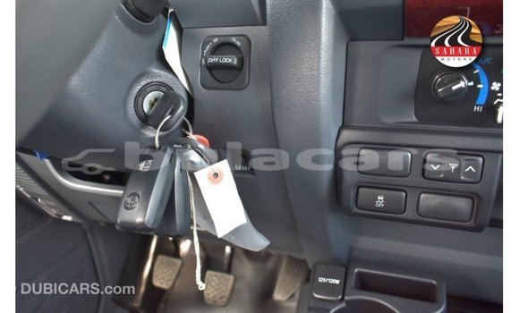 Acheter Import Voiture Toyota Land Cruiser Gris à Import - Dubai, Central Acheter Import Voiture Toyota Land Cruiser Gris à Import - Dubai, Central