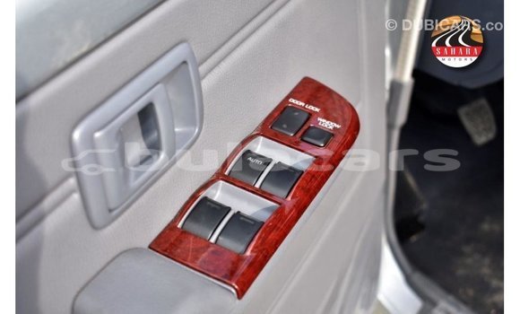 Acheter Import Voiture Toyota Land Cruiser Gris à Import - Dubai, Central Acheter Import Voiture Toyota Land Cruiser Gris à Import - Dubai, Central