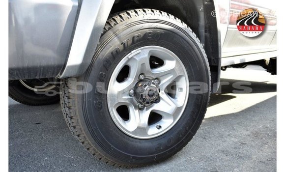Acheter Import Voiture Toyota Land Cruiser Gris à Import - Dubai, Central Acheter Import Voiture Toyota Land Cruiser Gris à Import - Dubai, Central