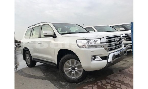 Buy Import Toyota Land Cruiser White Car in Import - Dubai in Central Buy Import Toyota Land Cruiser White Car in Import - Dubai in Central