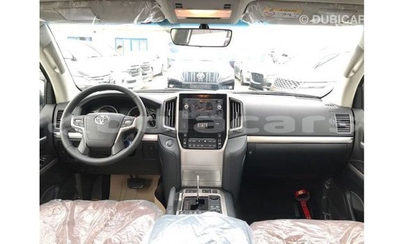 Buy Import Toyota Land Cruiser White Car in Import - Dubai in Central Buy Import Toyota Land Cruiser White Car in Import - Dubai in Central