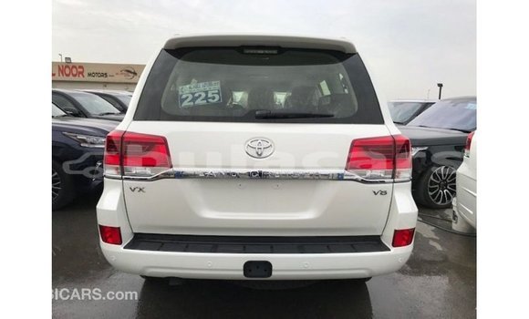 Buy Import Toyota Land Cruiser White Car in Import - Dubai in Central Buy Import Toyota Land Cruiser White Car in Import - Dubai in Central