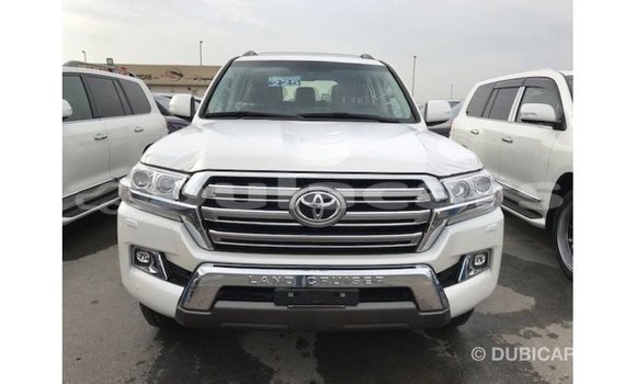 Buy Import Toyota Land Cruiser White Car in Import - Dubai in Central Buy Import Toyota Land Cruiser White Car in Import - Dubai in Central