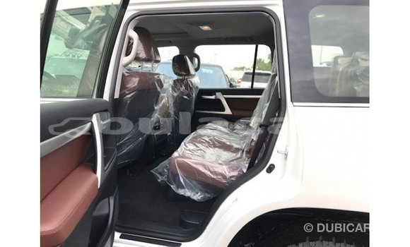 Buy Import Toyota Land Cruiser White Car in Import - Dubai in Central Buy Import Toyota Land Cruiser White Car in Import - Dubai in Central