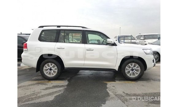 Buy Import Toyota Land Cruiser White Car in Import - Dubai in Central Buy Import Toyota Land Cruiser White Car in Import - Dubai in Central