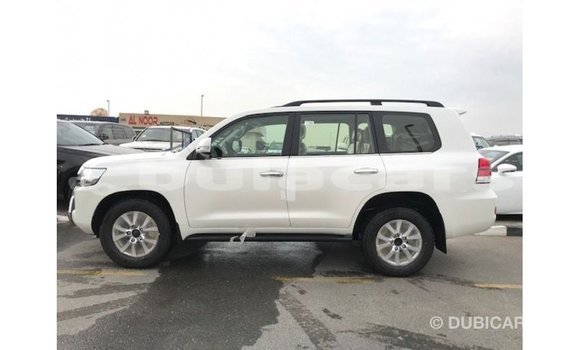 Buy Import Toyota Land Cruiser White Car in Import - Dubai in Central Buy Import Toyota Land Cruiser White Car in Import - Dubai in Central