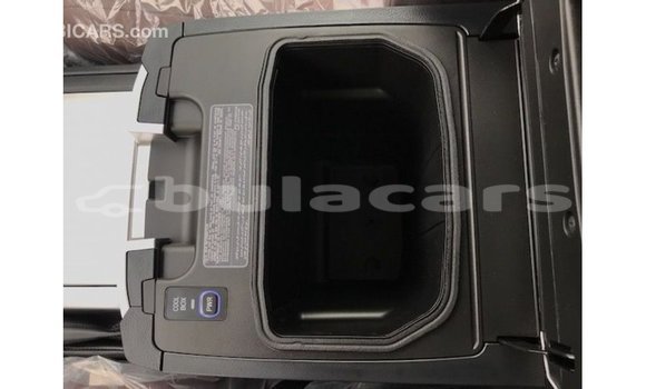 Buy Import Toyota Land Cruiser White Car in Import - Dubai in Central Buy Import Toyota Land Cruiser White Car in Import - Dubai in Central