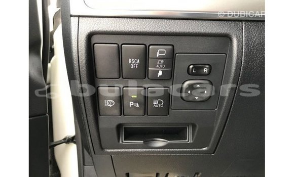 Buy Import Toyota Land Cruiser White Car in Import - Dubai in Central Buy Import Toyota Land Cruiser White Car in Import - Dubai in Central
