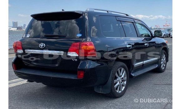 Acheter Import Voiture Toyota Land Cruiser Noir à Import - Dubai, Central Acheter Import Voiture Toyota Land Cruiser Noir à Import - Dubai, Central
