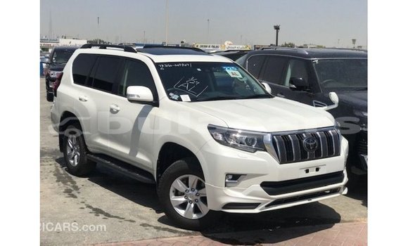 Acheter Import Voiture Toyota Prado Blanc à Import - Dubai, Central Acheter Import Voiture Toyota Prado Blanc à Import - Dubai, Central