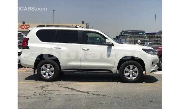 Acheter Import Voiture Toyota Prado Blanc à Import - Dubai, Central Acheter Import Voiture Toyota Prado Blanc à Import - Dubai, Central