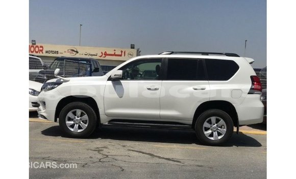 Acheter Import Voiture Toyota Prado Blanc à Import - Dubai, Central Acheter Import Voiture Toyota Prado Blanc à Import - Dubai, Central
