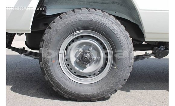 Buy Import Toyota Land Cruiser White Car in Import - Dubai in Central Buy Import Toyota Land Cruiser White Car in Import - Dubai in Central