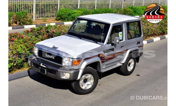 Acheter Import Voiture Toyota Land Cruiser Gris à Import - Dubai, Central Acheter Import Voiture Toyota Land Cruiser Gris à Import - Dubai, Central