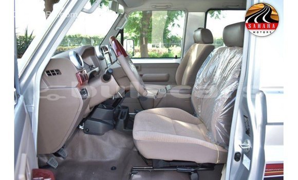 Acheter Import Voiture Toyota Land Cruiser Gris à Import - Dubai, Central Acheter Import Voiture Toyota Land Cruiser Gris à Import - Dubai, Central