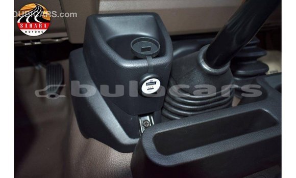 Acheter Import Voiture Toyota Land Cruiser Gris à Import - Dubai, Central Acheter Import Voiture Toyota Land Cruiser Gris à Import - Dubai, Central