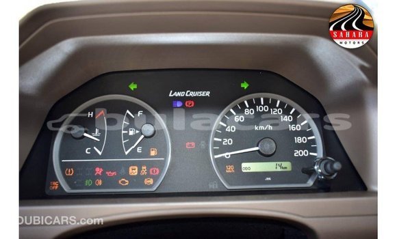 Acheter Import Voiture Toyota Land Cruiser Gris à Import - Dubai, Central Acheter Import Voiture Toyota Land Cruiser Gris à Import - Dubai, Central