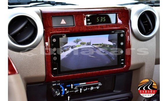 Acheter Import Voiture Toyota Land Cruiser Gris à Import - Dubai, Central Acheter Import Voiture Toyota Land Cruiser Gris à Import - Dubai, Central